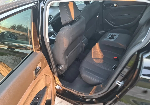 Peugeot 308 cena 28700 przebieg: 199079, rok produkcji 2014 z Prochowice małe 137